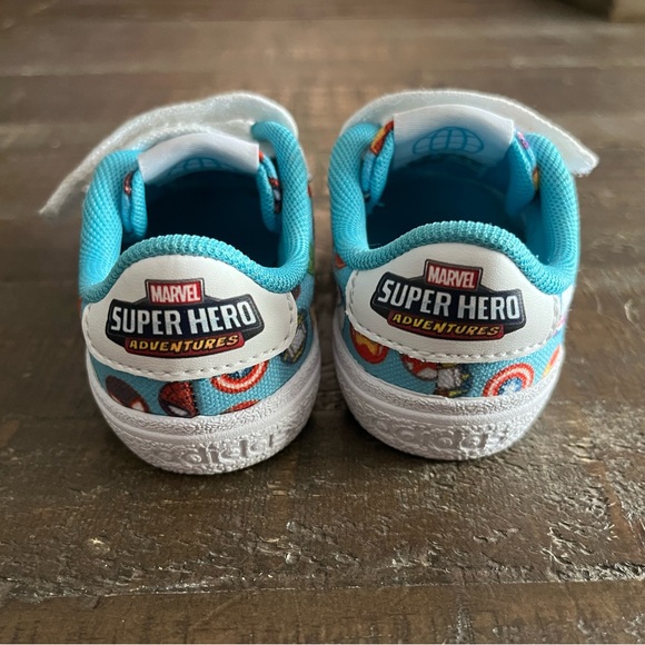 Adidas Marvel unisex child skate shoe - Picture 2 of 8
